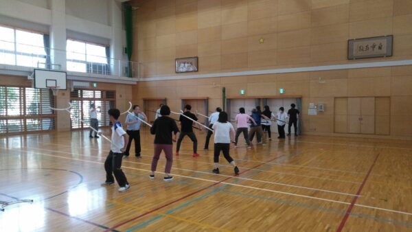 神戸市立上筒井小学校、筒井台中学校合同にてさすまた実践講習を開催しました。